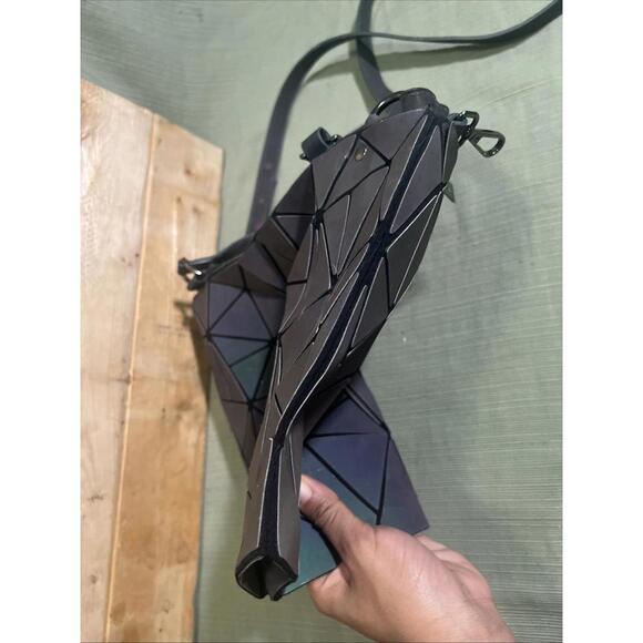 Geometric Luminous Purses and Handbags for Women Holographic Reflective Crossbod - Picture 5 of 15